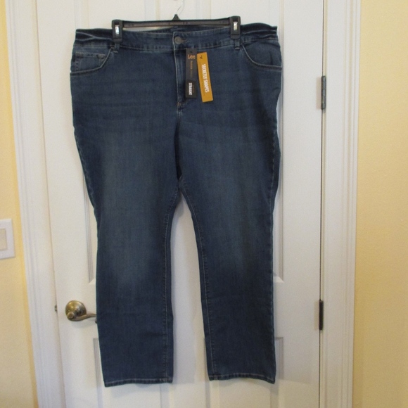 Lee Denim - NWT - Lee Straight jeans - sz 24W M - MSRP $54.00